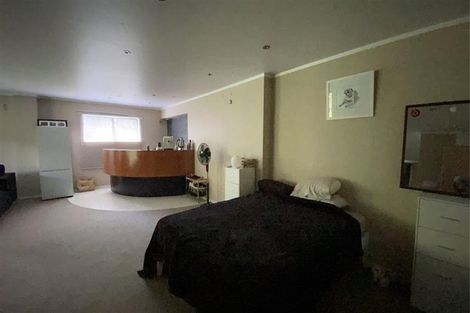 Photo of property in 10 Lowtherhurst Road, Massey, Auckland, 0614