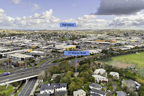 Photo of property in 37 Wairau Road, Forrest Hill, Auckland, 0627