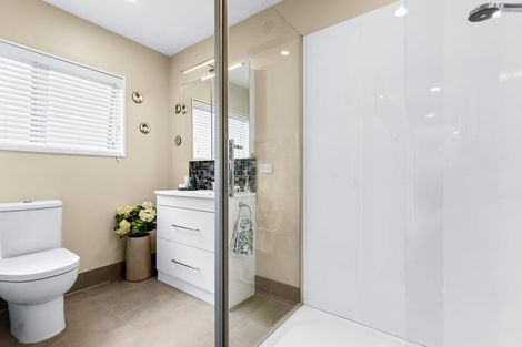 Photo of property in 16 The Grove, Red Beach, 0932