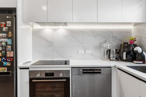 Photo of property in 8/28 Smythe Road, Henderson, Auckland, 0612