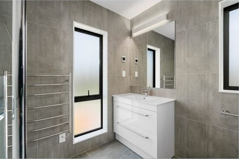 Photo of property in 104 Godfrey Drive, Orewa, 0931