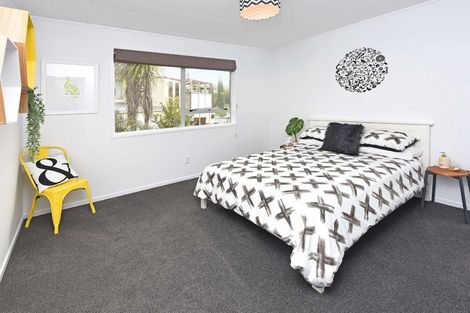 Photo of property in 16 Temuri Place, Glendene, Auckland, 0602