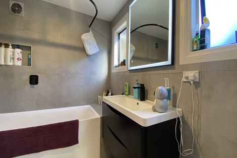 Photo of property in 234 Henderson Valley Road, Henderson, Auckland, 0612