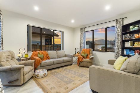 Photo of property in 14 Vinistra Road, Kumeu, 0810