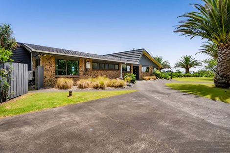 Photo of property in 2 Waireka Road, Omata, New Plymouth, 4374