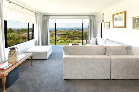 Photo of property in 32 Grovenor Drive, Orewa, 0931