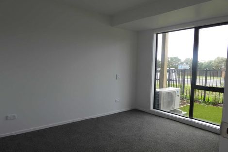 Photo of property in 2/504 Don Buck Road, Massey, Auckland, 0614