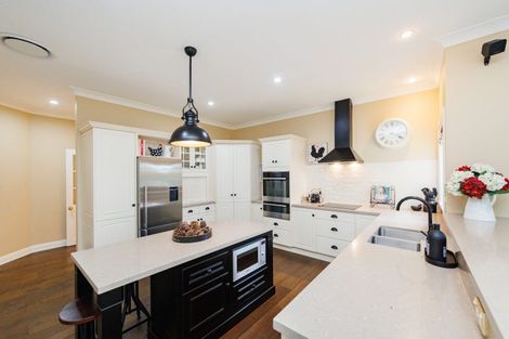 Photo of property in 35 Cashmere Drive, Fitzherbert, Palmerston North, 4410