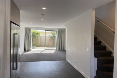 Photo of property in 2u3 Stone Street, Miramar, Wellington, 6022