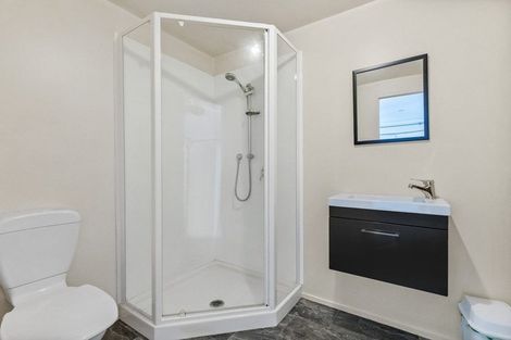 Photo of property in 5 Oystergrove Road, West Harbour, Auckland, 0618