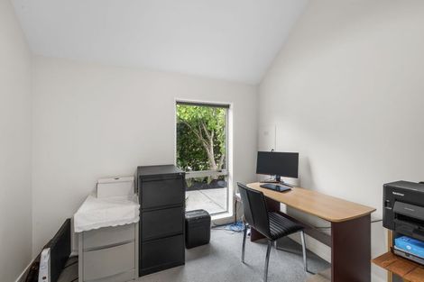 Photo of property in 33 Glenburn Place, Avonhead, Christchurch, 8042