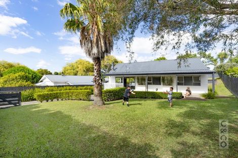 Photo of property in 28 Great North Road, Riverhead, 0820