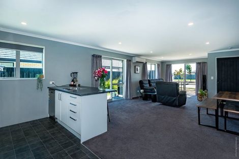 Photo of property in 18 Northmoor Boulevard, Rolleston, 7615