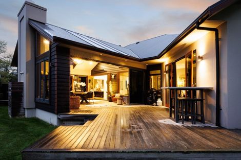 Photo of property in 7 Titirangi Drive, Fitzherbert, Palmerston North, 4471