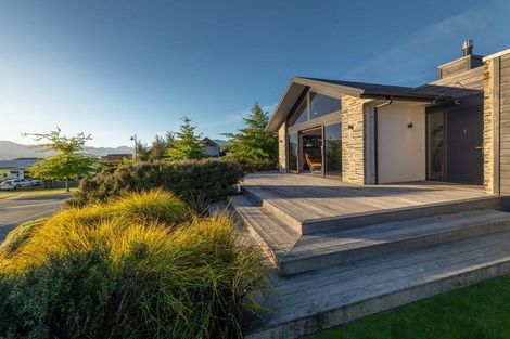 Photo of property in 1 Clearview Street, Wanaka, 9305