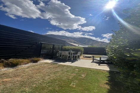 Photo of property in 1 Larkins Way, Arthurs Point, Queenstown, 9371