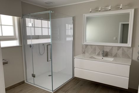 Photo of property in 1 Miltonia Avenue, Te Atatu South, Auckland, 0610