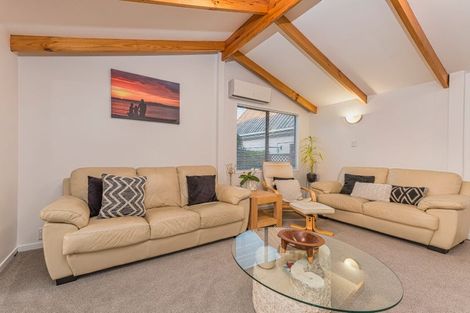Photo of property in 32 Glucina Avenue, West Harbour, Auckland, 0618