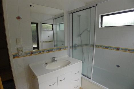 Photo of property in 33 Deanna Drive, West Harbour, Auckland, 0618