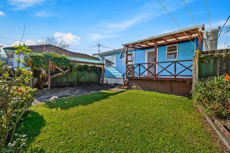 Photo of property in 1/12 Cresta Avenue, Beach Haven, Auckland, 0626