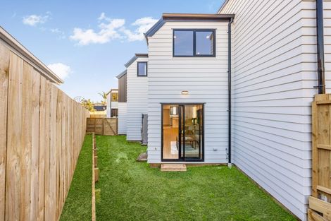 Photo of property in 6/24 Tupaki Place, Pakuranga Heights, Auckland, 2010