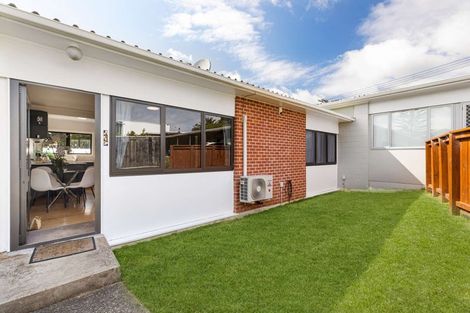 Photo of property in 3/125a Birkdale Road, Birkdale, Auckland, 0626
