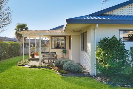 Photo of property in 12 Penlington Place, Havelock North, 4130