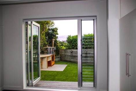 Photo of property in 116 Nevay Road, Karaka Bays, Wellington, 6022