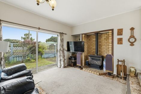 Photo of property in 2 Awatea Street, Castlecliff, Whanganui, 4501