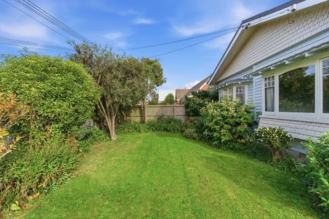 Photo of property in 48 Saint Andrews Square, Strowan, Christchurch, 8052