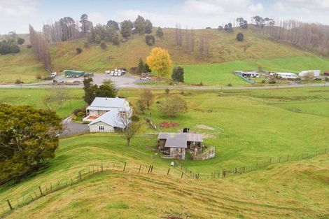 Photo of property in 56 Ongo Road, Hunterville, 4730