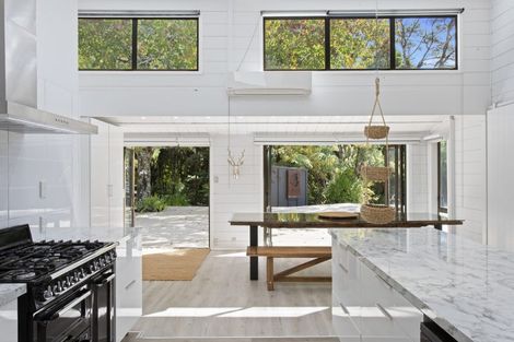 Photo of property in 192 Mountain Road, Henderson Valley, Auckland, 0612
