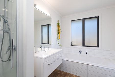 Photo of property in 14 George Fyfe Way, Wakefield, 7025