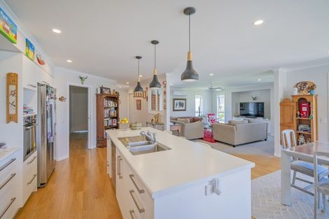 Photo of property in 120 Kupe Drive, Whitianga, 3510