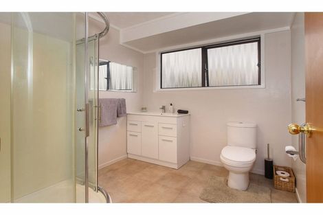 Photo of property in 1/470 Te Atatu Road, Te Atatu Peninsula, Auckland, 0610