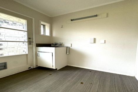 Photo of property in 2/4 Mahuta Grove, Northcote, Auckland, 0627