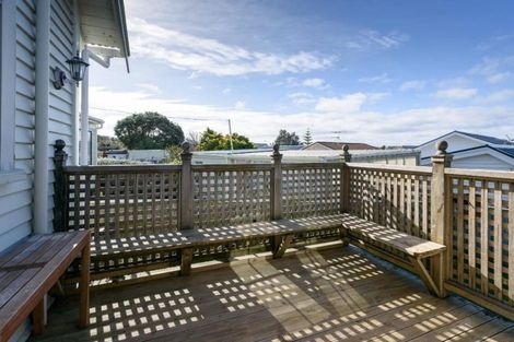 Photo of property in 17 Freyberg Street, Lyall Bay, Wellington, 6022