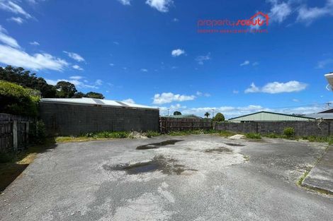 Photo of property in 4 Simons Street, Moturoa, New Plymouth, 4310