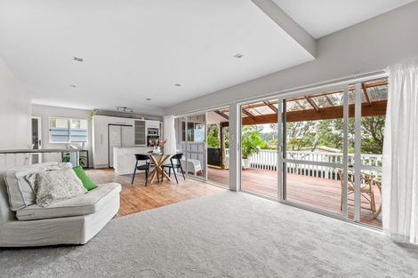 Photo of property in 21 Ocean View Road, Hatfields Beach, Orewa, 0931