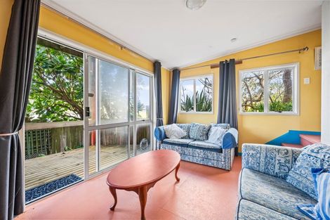 Photo of property in 63 Sea View Road, Baylys Beach, 0377