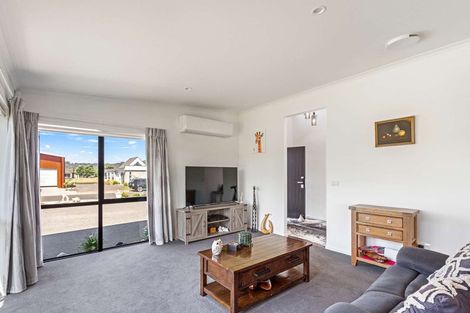 Photo of property in 9 Lady Jocelyn Place, Whitianga, 3510