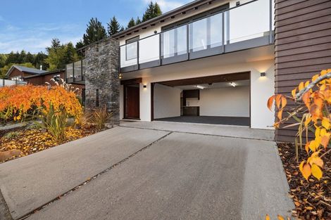 Photo of property in 1 Goldleaf Hill, Queenstown, 9300