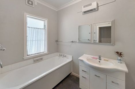 Photo of property in 93 Jickell Street, Hokowhitu, Palmerston North, 4410