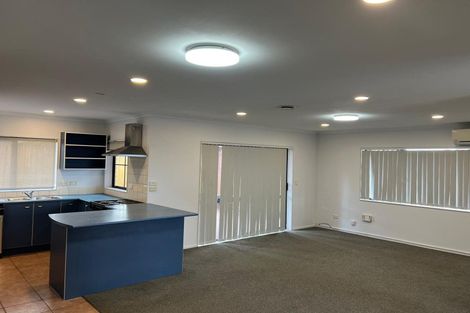 Photo of property in 18 Plumstead Rise, Glen Eden, Auckland, 0602