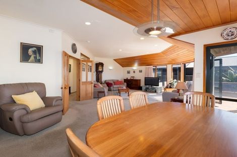 Photo of property in 32 Marine Parade, Mount Maunganui, 3116