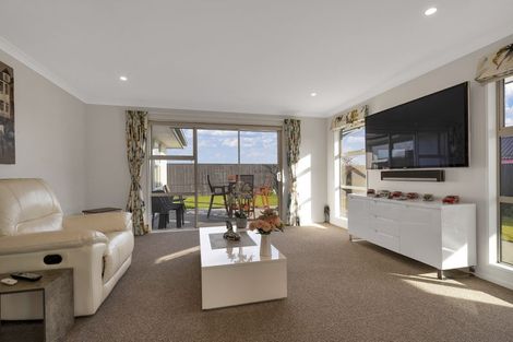 Photo of property in 12 Lewis Close, Rangiora, 7400