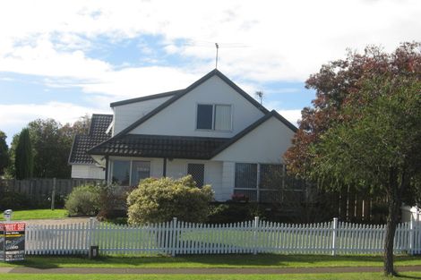 Photo of property in 1/88 Aviemore Drive, Highland Park, Auckland, 2010