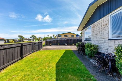 Photo of property in 41 Cleat Street, Whitby, Porirua, 5024