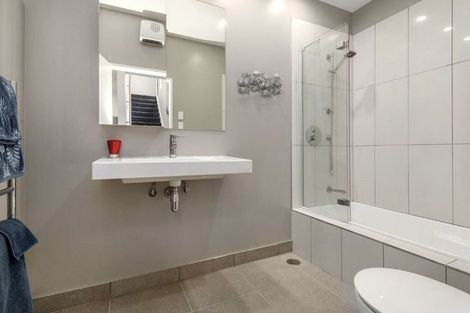 Photo of property in 45 Tiketike Way, Brooklyn, Wellington, 6021