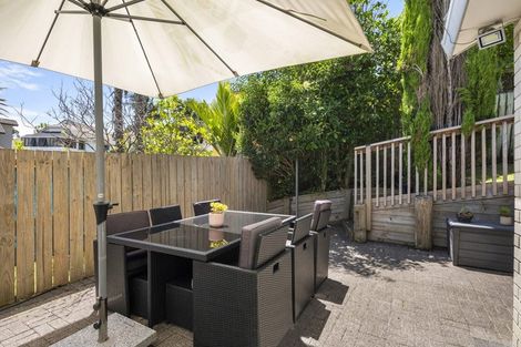 Photo of property in 20 Tenbless Court, Unsworth Heights, Auckland, 0632